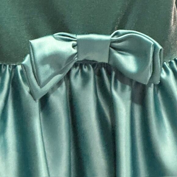Cat & Jack Toddler Girls 5T Green Velvet Girls Dress Holiday Christmas Bow - Picture 4 of 10